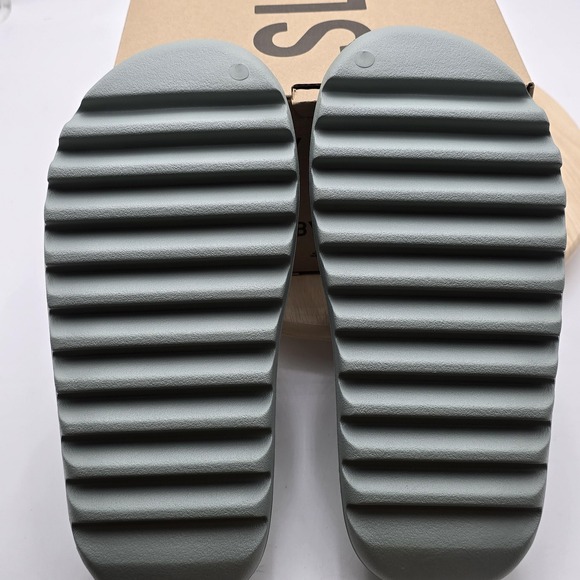 Sandals_&_Flip_Flops